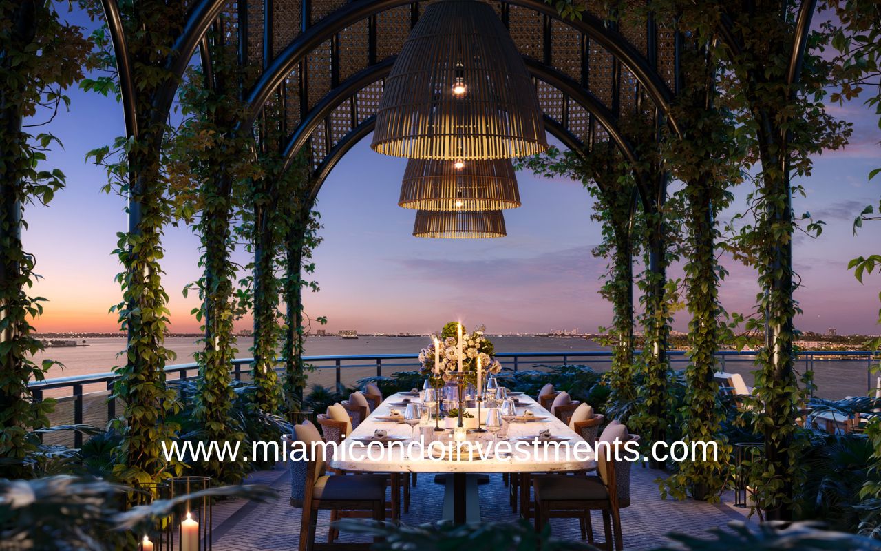 Continuum Club & Residences Outdoor Dining Room