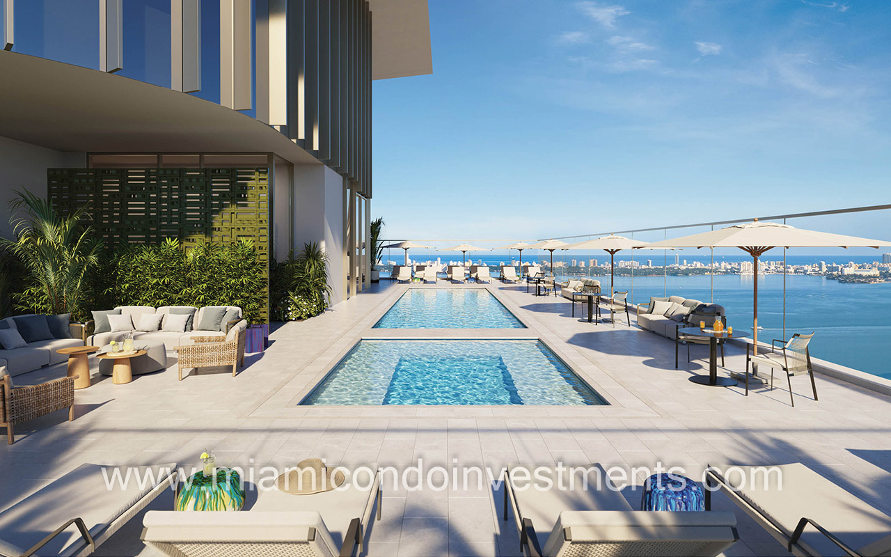 Miami Tropic adult pool
