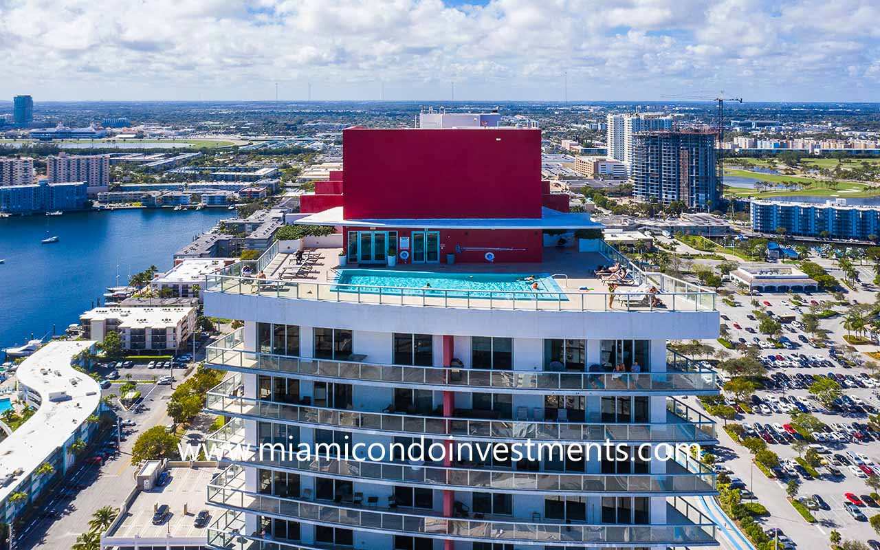 Beachwalk rooftop pool and views