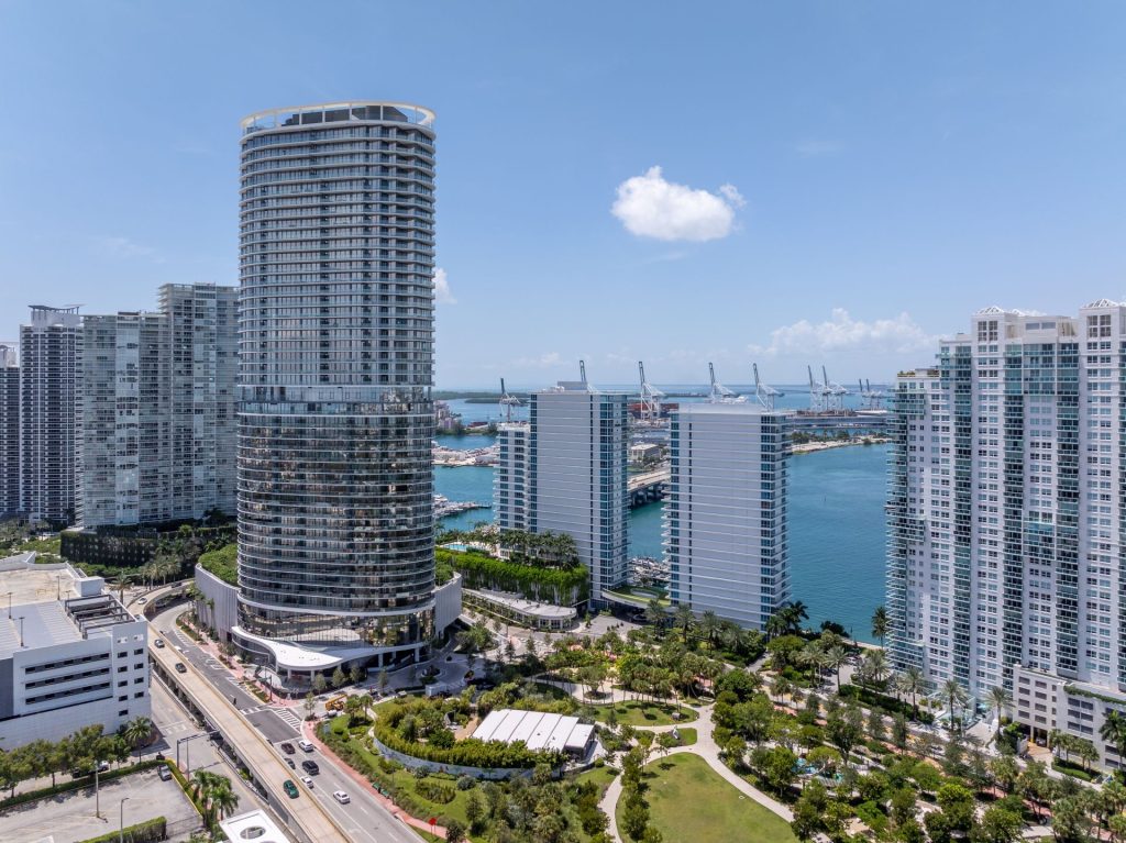 condo buildings in South Beach condo buildings in South Beach