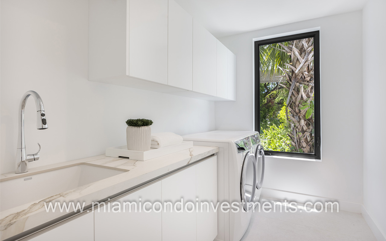 laundry room   The Roads Townhomes