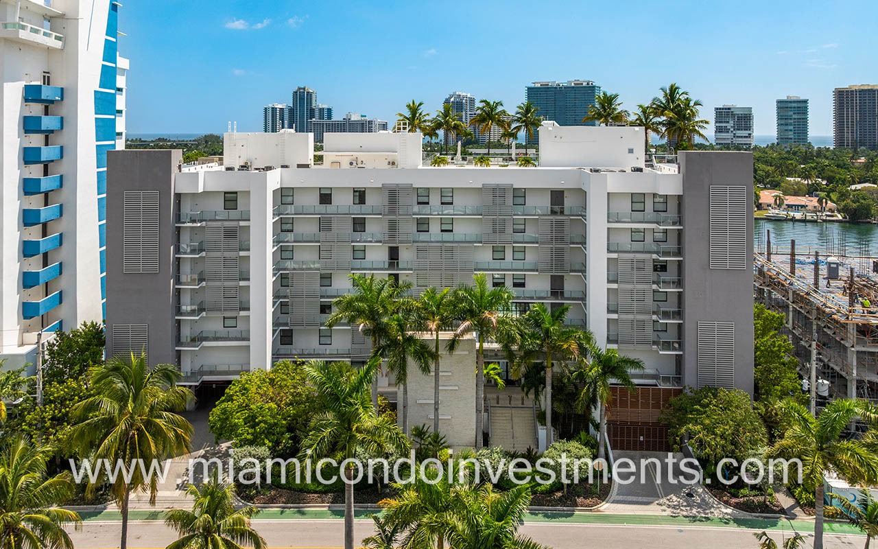 Sereno Residences in Bay Harbor Islands facing front of building