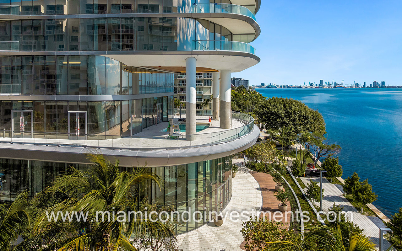 Una Residences bayfront pool