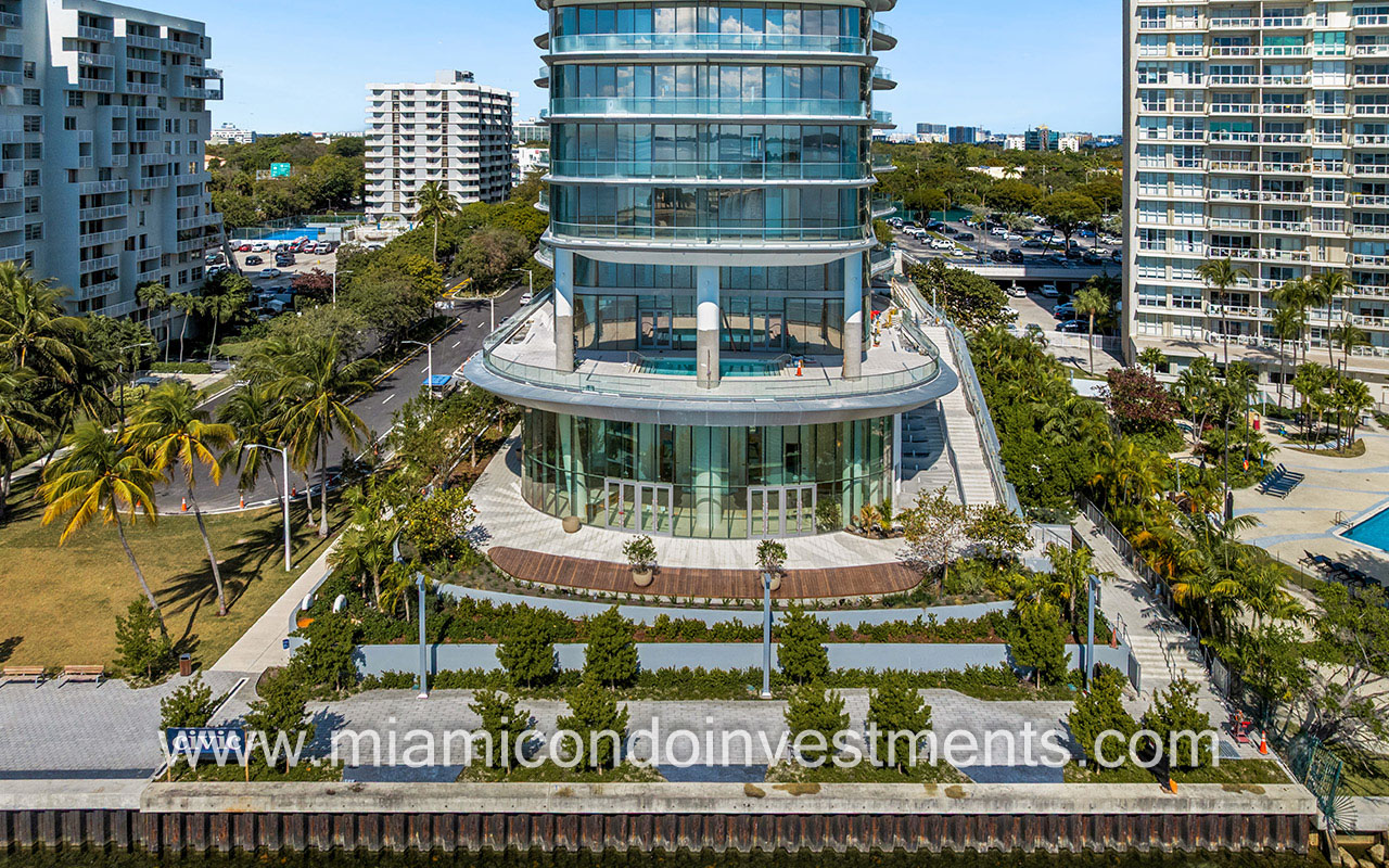 Una Residences baywalk and bayfront pool 