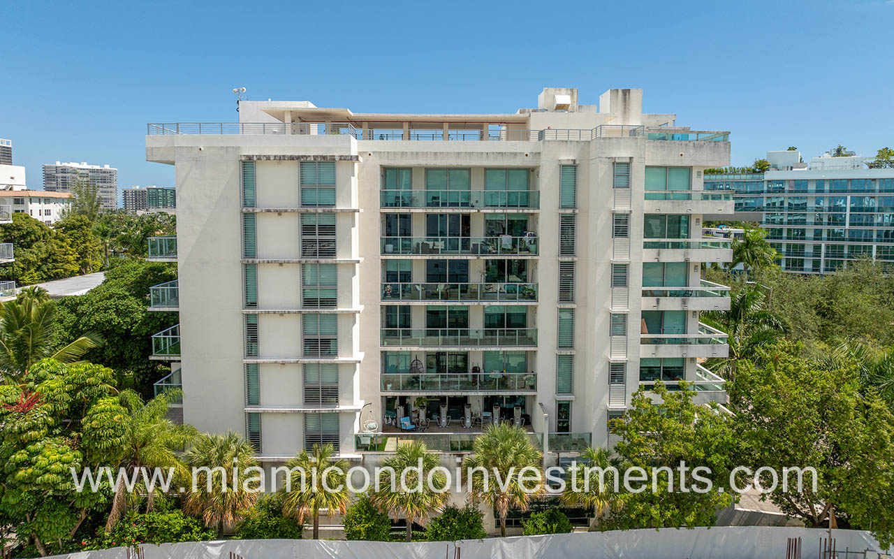 Bay Harbor Club condos side of building closeup