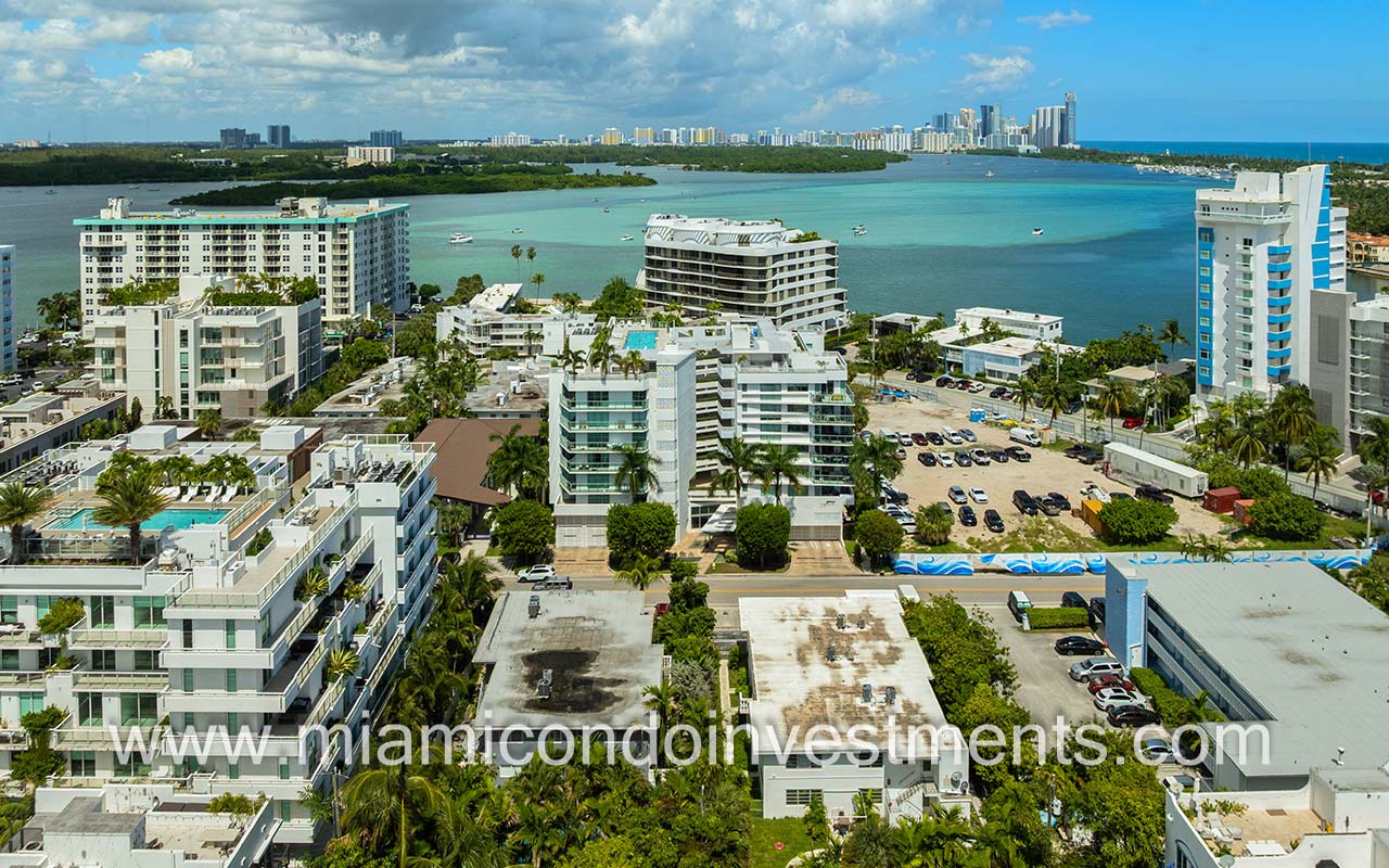 The Palms condos facing front of building with area view