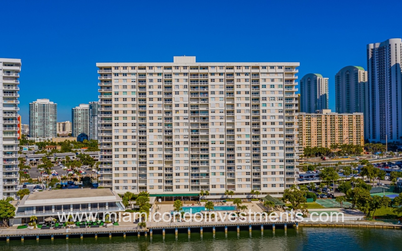Arlen House Condo drone facing building and pool