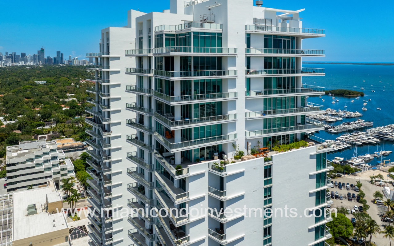 Grovenor House drone of top angle of condo building