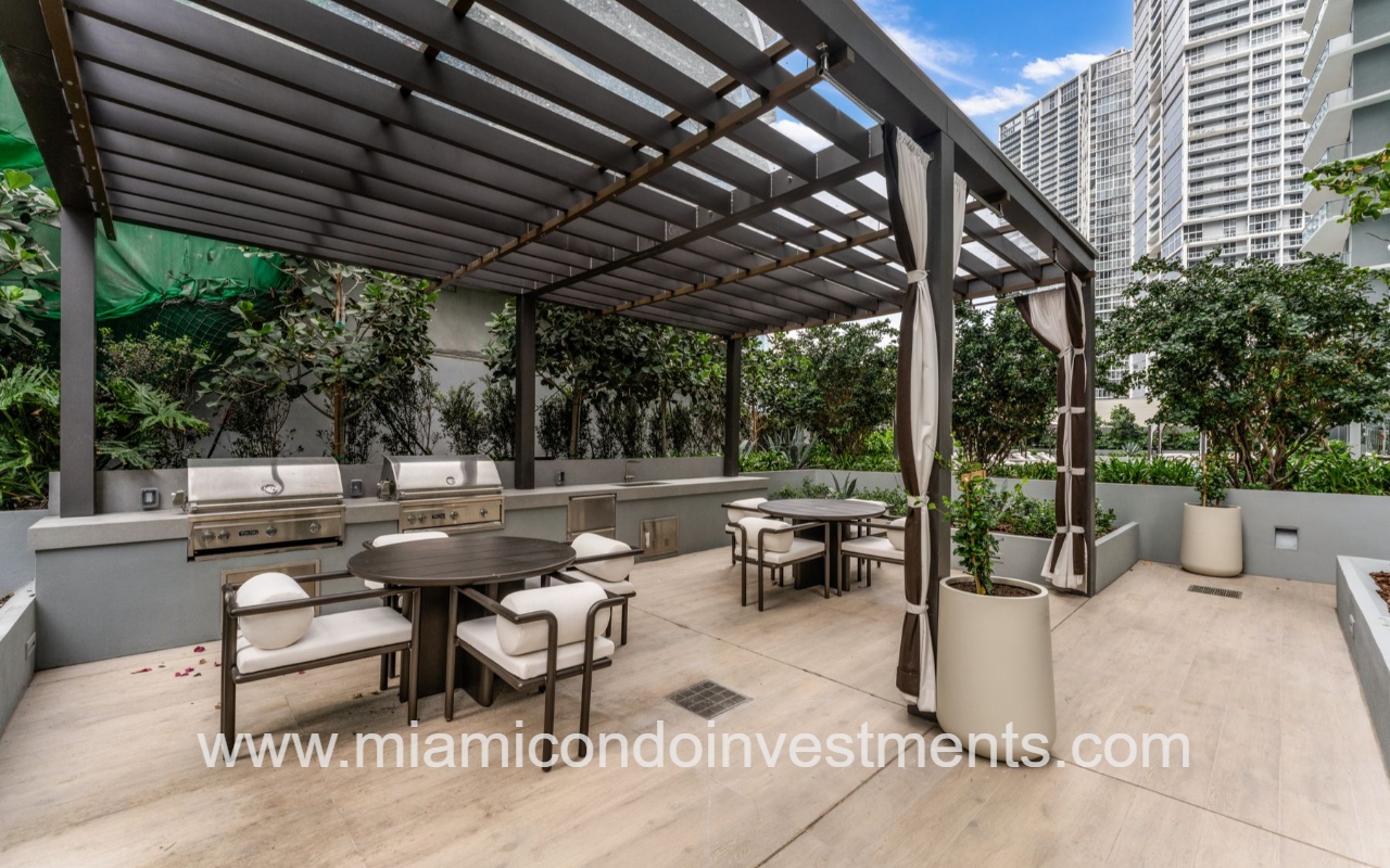 Viceroy Brickell rooftop deck